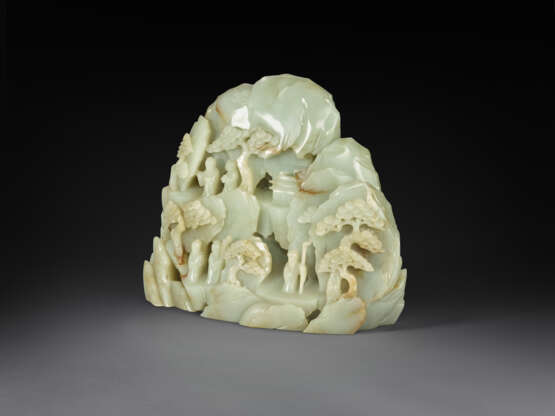 A CARVED PALE GREENISH WHITE JADE MOUNTAIN - Foto 2