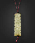 Династия Чжоу (1100-256 до н.э.). A WELL-CARVED GREYISH-GREEN JADE RECTANGULAR BEAD