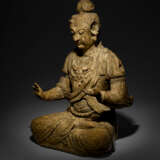 A MAGNIFICENT LARGE CARVED WOOD FIGURE OF SEATED GUANYIN - Foto 2