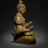A MAGNIFICENT LARGE CARVED WOOD FIGURE OF SEATED GUANYIN - Foto 4