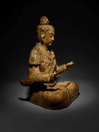 A MAGNIFICENT LARGE CARVED WOOD FIGURE OF SEATED GUANYIN - Foto 6