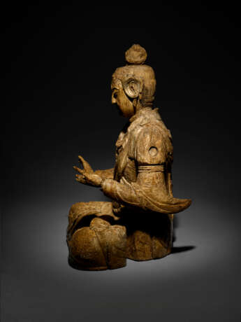 A MAGNIFICENT LARGE CARVED WOOD FIGURE OF SEATED GUANYIN - Foto 8