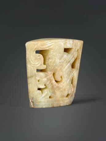 A RARE MOTTLED GREYISH-BEIGE JADE `WINGED DRAGON` CHAPE - photo 3