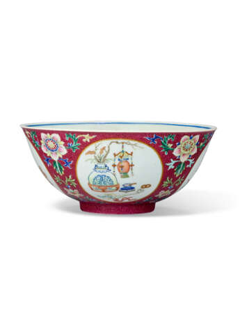 A FAMILLE ROSE RUBY-GROUND SGRAFFIATO `MEDALLION` BOWL - photo 1