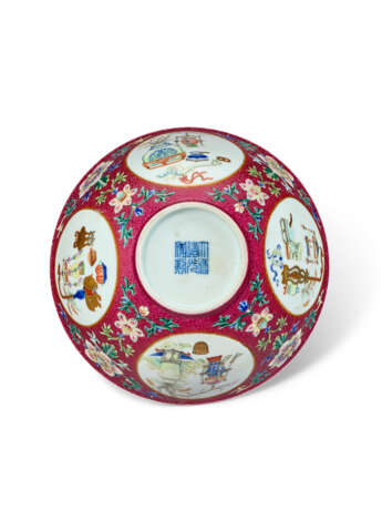 A FAMILLE ROSE RUBY-GROUND SGRAFFIATO `MEDALLION` BOWL - photo 6