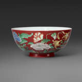 A VERY RARE IMPERIAL CORAL-GROUND FALANGCAI `FLORAL` BOWL - photo 1