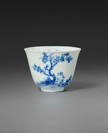 A BLUE AND WHITE `POMEGRANATE` `MONTH` CUP - photo 1