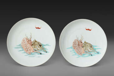 A RARE PAIR OF FAMILLE ROSE &#39;SPOTTED DEER AND BATS&#39; DISHES