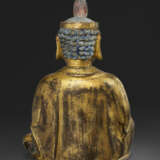 A GILT-BRONZE SEATED FIGURE OF GUANYIN - photo 2