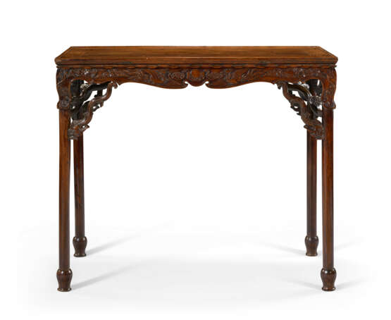 AN EXTREMELY RARE HUANGHUALI WAISTLESS RECTANGULAR TABLE - photo 3