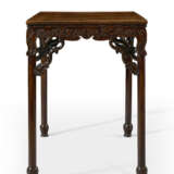 AN EXTREMELY RARE HUANGHUALI WAISTLESS RECTANGULAR TABLE - photo 4