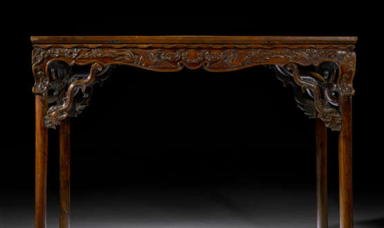 AN EXTREMELY RARE HUANGHUALI WAISTLESS RECTANGULAR TABLE - photo 6