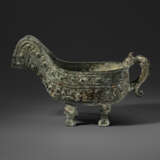 A RARE BRONZE RITUAL POURING VESSEL, YI - фото 2