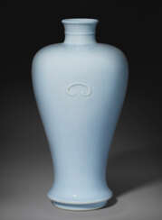 A VERY RARE CLAIR-DE-LUNE-GLAZED MEIPING