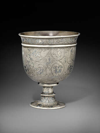 A FINELY ENGRAVED SILVER STEM CUP - photo 1