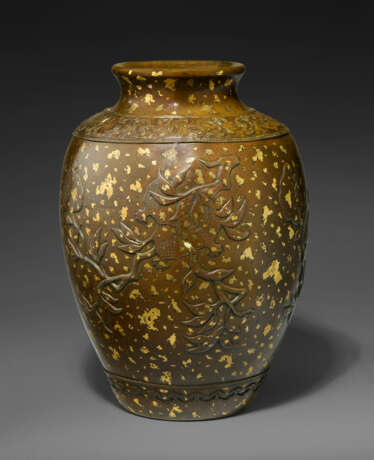 A GOLD-SPLASHED BRONZE `THREE ABUNDANCES` OVOID JAR - Foto 1