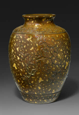 A GOLD-SPLASHED BRONZE `THREE ABUNDANCES` OVOID JAR - Foto 2