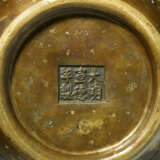 A GOLD-SPLASHED BRONZE `THREE ABUNDANCES` OVOID JAR - Foto 5