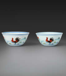 A RARE PAIR OF FINELY DECORATED DOUCAI &#39;CHICKEN&#39; CUPS