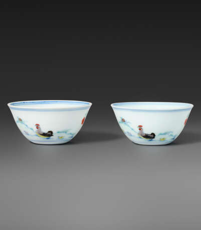 A RARE PAIR OF FINELY DECORATED DOUCAI `CHICKEN` CUPS - photo 2