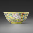 A FAMILLE ROSE YELLOW-GROUND BOWL - Сейчас на аукционе