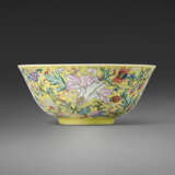 A FAMILLE ROSE YELLOW-GROUND BOWL - photo 1