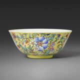 A FAMILLE ROSE YELLOW-GROUND BOWL - photo 2