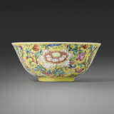 A FAMILLE ROSE YELLOW-GROUND BOWL - photo 3
