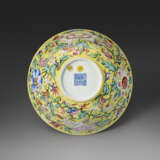 A FAMILLE ROSE YELLOW-GROUND BOWL - photo 6