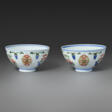 A RARE PAIR OF DOUCAI &#39;HONEYSUCKLE&#39; BOWLS - Auktionspreise