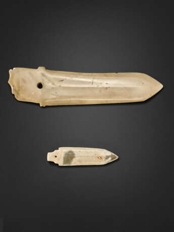 A PALE CREAMY-BEIGE JADE GE-HALBERD BLADE - photo 1