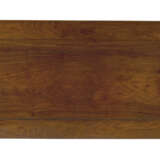A HUANGHUALI CORNER-LEG TABLE - Foto 4