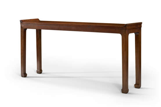 A VERY RARE HUANGHUALI FLUSH-SIDED CORNER-LEG TABLE - photo 1
