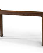 Столы. A VERY RARE HUANGHUALI FLUSH-SIDED CORNER-LEG TABLE