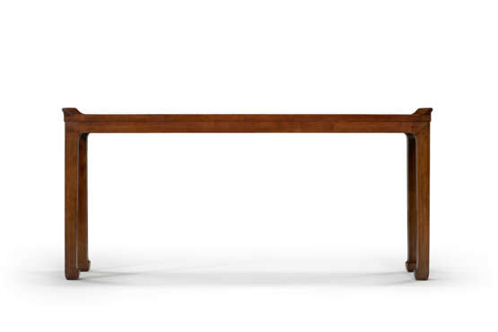A VERY RARE HUANGHUALI FLUSH-SIDED CORNER-LEG TABLE - photo 3