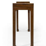 A VERY RARE HUANGHUALI FLUSH-SIDED CORNER-LEG TABLE - photo 4