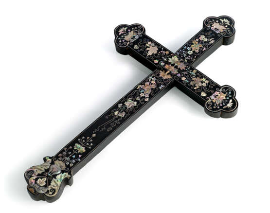 Christliches Kreuz aus Hartholz mit Perlmutteinlagen - Foto 1