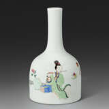 A RARE FAMILLE ROSE MALLET VASE - photo 1