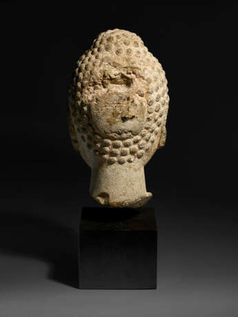 A SMALL LIMESTONE HEAD OF BUDDHA - photo 4