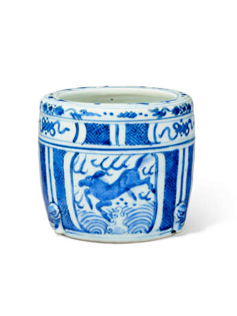 A BLUE AND WHITE CYLINDRICAL TRIPOD CENSER - фото 1