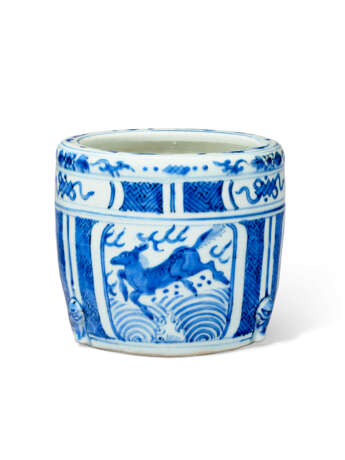 A BLUE AND WHITE CYLINDRICAL TRIPOD CENSER - фото 2