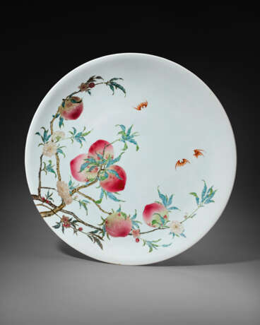 A LARGE FAMILLE ROSE `PEACH AND BAT` CHARGER - Foto 2