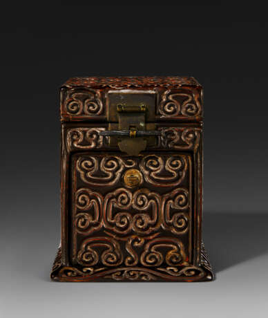 A RARE GURI LACQUER SEAL CHEST - Foto 2