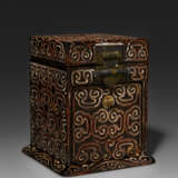 A RARE GURI LACQUER SEAL CHEST - Foto 4