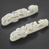 TWO WHITE JADE `CHILONG` BELT HOOKS - Foto 1