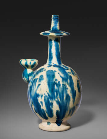 A RARE BLUE-SPLASHED STRAW-GLAZED POTTERY KUNDIKA - фото 2