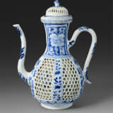 A RETICULATED DOUBLE-WALLED BLUE AND WHITE EWER AND COVER - фото 3