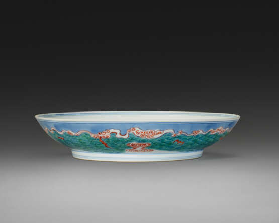 A FINELY DECORATED DOUCAI ‘LONGEVITY` DISH - фото 2