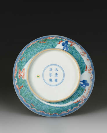 A FINELY DECORATED DOUCAI ‘LONGEVITY` DISH - фото 3