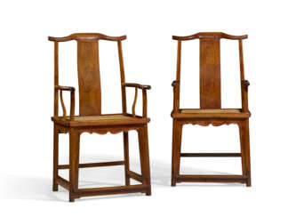 A PAIR OF HUANGHUALI &#39;OFFICIAL&#39;S HAT&#39; ARMCHAIRS